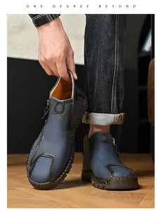 Primer plano detallado de botas Martin de cuero azul cosidas a mano para hombres