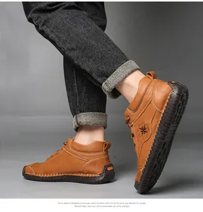 Detailansicht brauner Leder-Herren-Martin-Stiefel mit handgefertigten Nähten