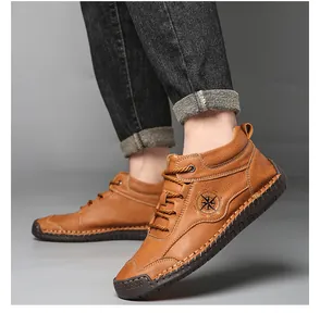 Seitenansicht von handgenähten braunen Herren-Martin-Stiefeln in High-Top-Design