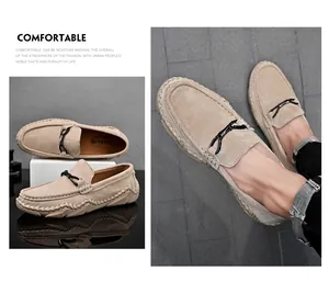 Bequeme Herren Loafer aus beigem Wildleder mit Metallschnalle und Flechtkante