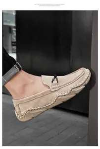Detailansicht beige Wildleder Slipper für Herren mit handgenähter Sohle Design