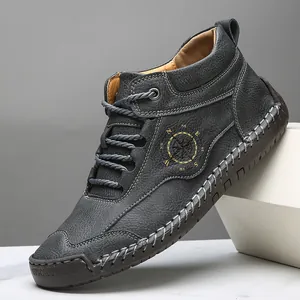 Herren Martin Boots High-Top mit Handnaht-Details und Kompass-Design in Dunkelgrau.