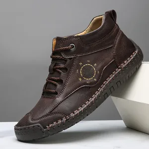 Dunkelbraune Herren Martin Boots aus Leder mit Handnaht und Kompass-Design