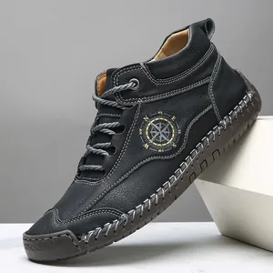 Robuste, handgenähte Herren-Martin-Stiefel aus schwarzem Leder für die Freizeit.