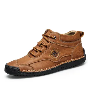 Hochwertige braune handgenähte Herren-Stiefeletten mit klassischem Kompass-Design