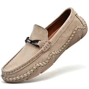 Klassische Herren-Slipper aus Wildleder mit handgenähter Sohle und Metallschnalle
