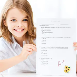 Pegatinas de girasol de recompensa en un examen escolar con nota sobresaliente A mas