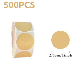 Detail van 500 kraftpapier sluitzegels met een diameter van 2,5 cm (1 inch) gemeten.