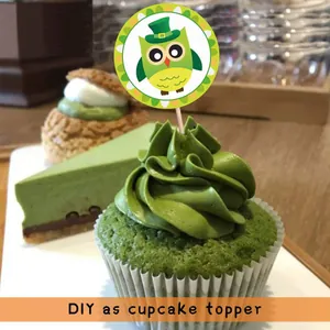 Autocollant hibou vert DIY utilisé comme décoration de cupcake St. Patrick