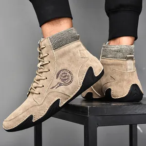 Botines Martin para hombre estilo británico retro con cuello de punto y acabado ante.