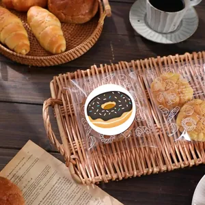 Detailansicht eines bunten Cartoon Donut Stickers für Bäckerei Verpackungen.