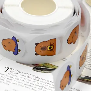 Detaillierte Makroansicht einer süßen Capybara-Aufkleberrolle für DIY-Basteldekor