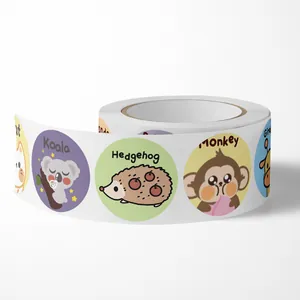 Détail d'un rouleau d'autocollants mignons d'animaux de dessin animé pour enfants