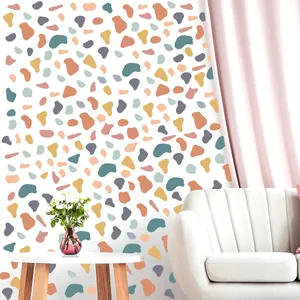 Pegatinas de pared con bloques de color Morandi mostradas en un salón moderno y acogedor