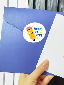 Autocollant de récompense rond avec texte Keep It Up sur enveloppe bleue