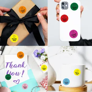 Autocollants colorés Thank You avec smiley sur divers articles cadeaux lifestyle
