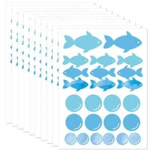 Détail montrant plusieurs feuilles de stickers muraux poissons bleus et bulles pour enfants.