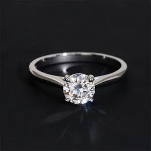 Anello in Moissanite Rotonda da 1 Carato Argento Sterling S925 Solitario a Quattro Griffe Con Certificato GRA Gioielli Sposa