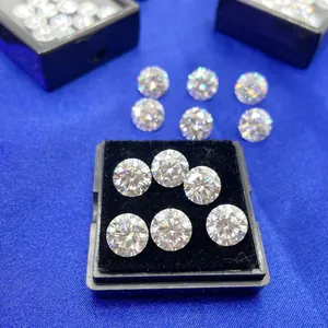 Macro-opname van hoogwaardige losse Moissanite-stenen met briljant slijpsel in doos