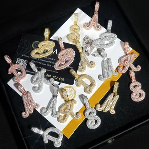 Pendentifs lettres en moissanite glacée or, argent et or rose avec certificat GRA.