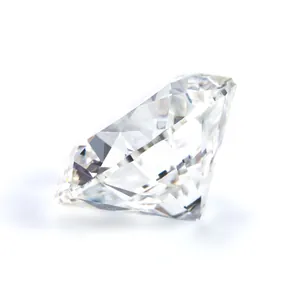 Diamante de laboratorio talla brillante 1 quilate CVD D VVS sobre fondo blanco puro