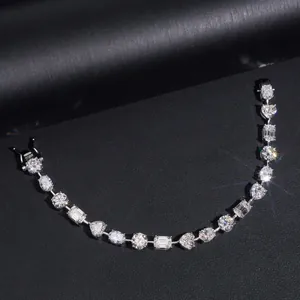 Bracelet de tennis en argent S925 avec moissanite taille cœur et ronde, vue détaillée.