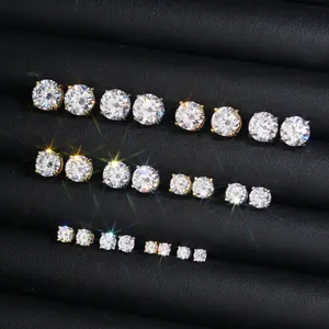 Gros plan détaillé de différentes tailles de boucles d'oreilles moissanite en acier 316