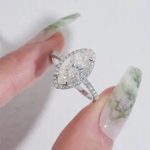 Elegante anillo de compromiso de plata S925 con moissanita talla marquesa y halo para mujer