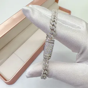 Detailansicht des vereisten 6mm Moissanit-Kuba-Kettenarmbands mit Kastenverschluss.