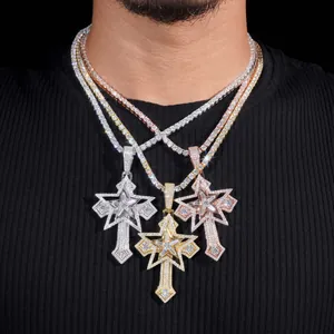 Μακροσκοπική όψη μενταγιόν σταυρού moissanite σε αλυσίδες τένις