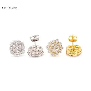 Vista detallada de pendientes de moissanita con forma de flor en oro y plata