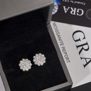 Elegantes pendientes de flor de moissanita en plata de ley 925 con certificado GRA