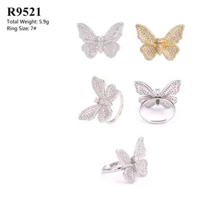 Vistas detalladas que muestran varios ángulos de anillos de mariposa de moissanita S925
