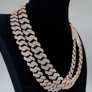 Gedetailleerde macro van 18mm roségoud moissanite Cubaanse schakelketting S925