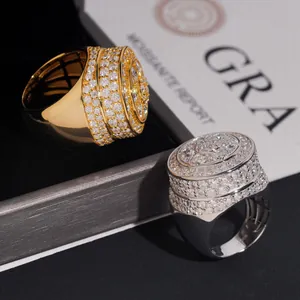 Detailansicht von Gold- und Silber-S925-Silberringen mit Moissanit und GRA-Zertifikat
