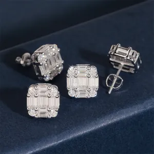 Detailansicht der quadratischen S925-Silber-Moissanit-Ohrstecker im Hip-Hop-Stil