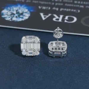 Detailansicht quadratischer S925 Silber Moissanit Ohrstecker mit feinem Rückseitendesign