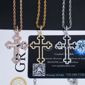 Drei S925 Silber Moissanit Kreuzanhänger in Gold, Roségold und Silber Ausführungen.