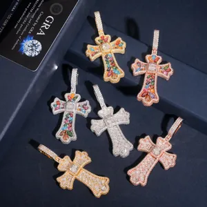 Colgante de cruz colorida de plata esterlina S925 con piedras de moissanita brillantes