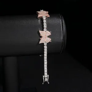 Vista dettagliata del bracciale tennis farfalla in argento S925 con moissanite