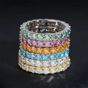 Stapelbare 925 Silber Eternity-Ringe mit bunten 3mm Moissanit-Steinen im Rundschliff