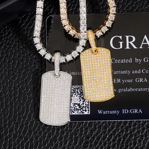 Detalle de colgantes de placa de moissanita con certificado GRA de alta calidad.