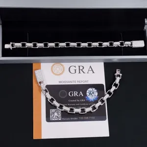 Detaillierte Ansicht des Silber-Moissanit-Hiphop-Armbands mit GRA-Zertifikat und Box