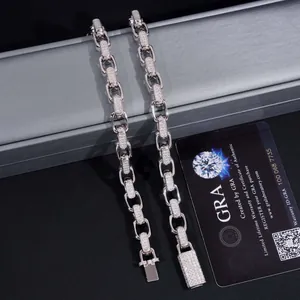 Detailansicht eines S925 Silber Armbands im 8-förmigen kubanischen Stil mit Moissanit