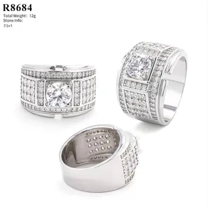 Detalle del anillo de moissanita para hombre de 1,5ct en plata 925 estilo hip hop