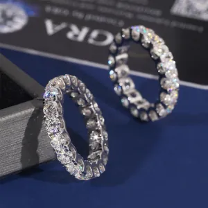 Funkelndes Ewigkeitsband aus 925er Sterlingsilber mit 4 mm rundem Moissanit für