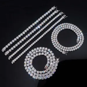 Makro-Detail von hochwertigem 8mm S925 Silber Moissanit Tennis-Halskette und Armband Set