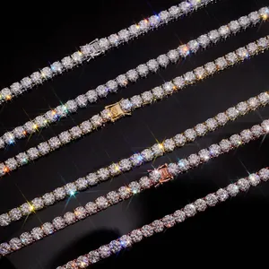 Detailaufnahme von 8,0 mm Moissanit-Tennisketten in Silber, Gold und Roségold.