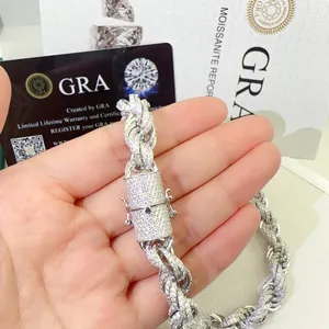 Détail d'une chaîne corde en moissanite de 10mm en argent 925 avec certificat GRA.