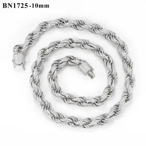 Détail de la chaîne corde en moissanite argent de 10mm avec un fermoir boîte pavé